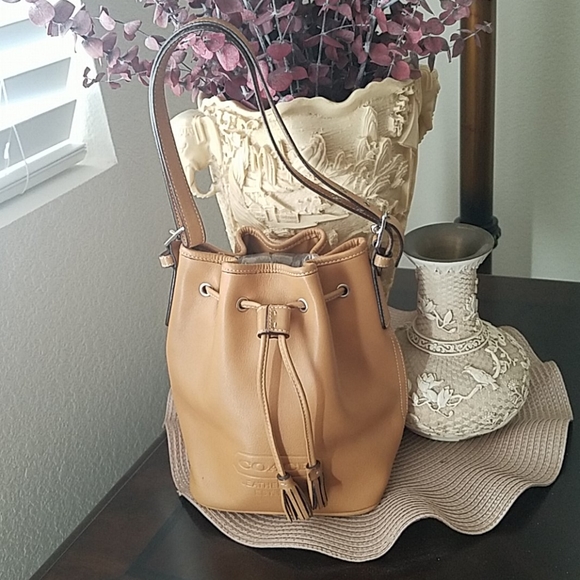 Coach Handbags - Pre owned Coach crossbody